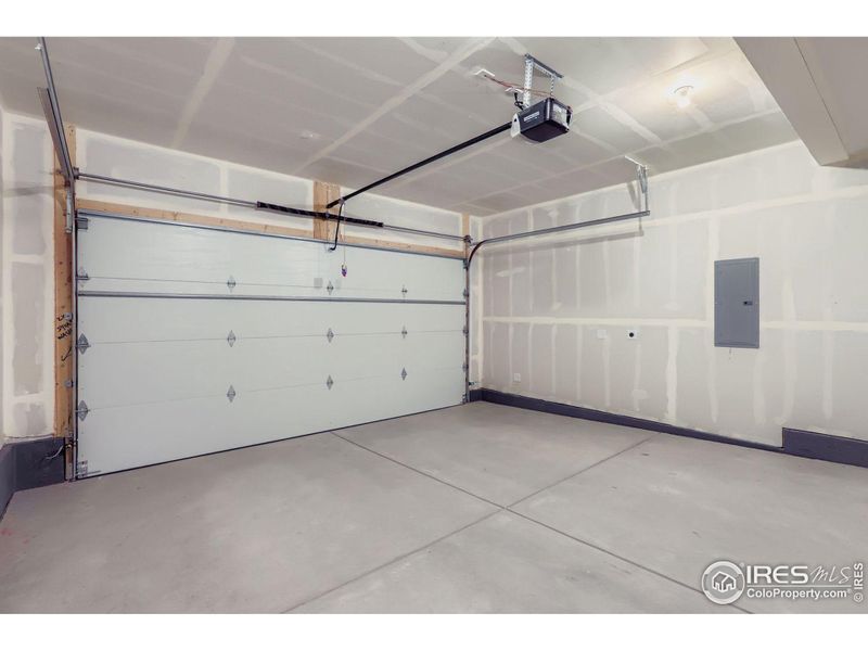 Spacious, unfurnished interior of a new home in Baseline, Broomfield (Image 20).