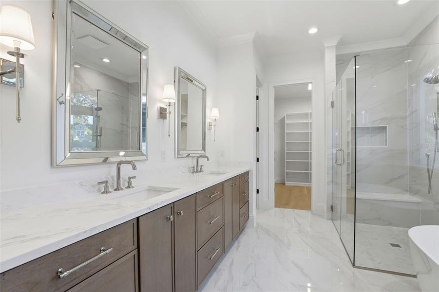 Furnished interior view inside a new home in , Orlando (Image 10).