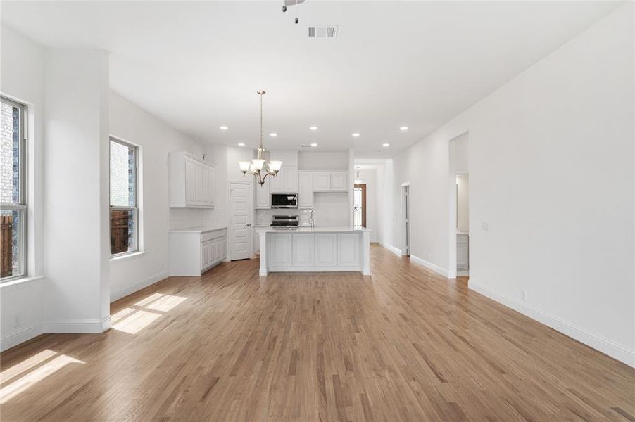 Spacious, unfurnished interior of a new home in Stone River Glen, Royse City (Image 20).
