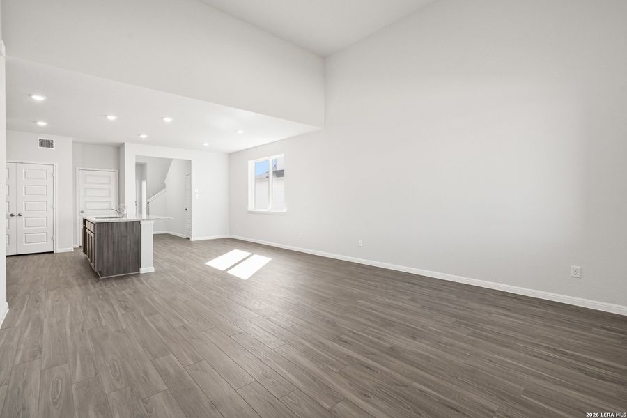 Spacious, unfurnished interior of a new home in Hunters Ranch, San Antonio (Image 14).