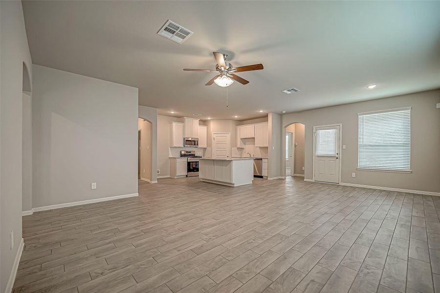 Spacious, unfurnished interior of a new home in Lago Mar, Texas City (Image 26). Spacious, unfurnished interior of a new home in Lago Mar, Texas City (Image 26).