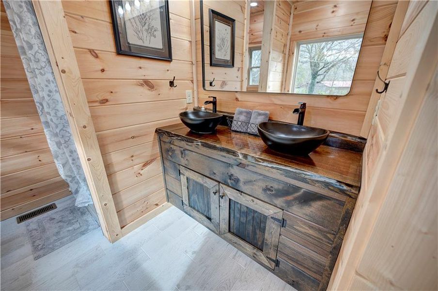 Close-up of interior finishes inside a home in , Ranger (Image 21).