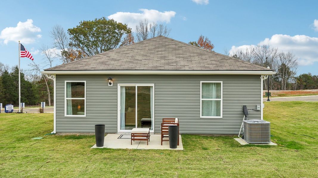 Exterior details and patio area of a home in Saddle Trace, Lewisburg (Image 21).