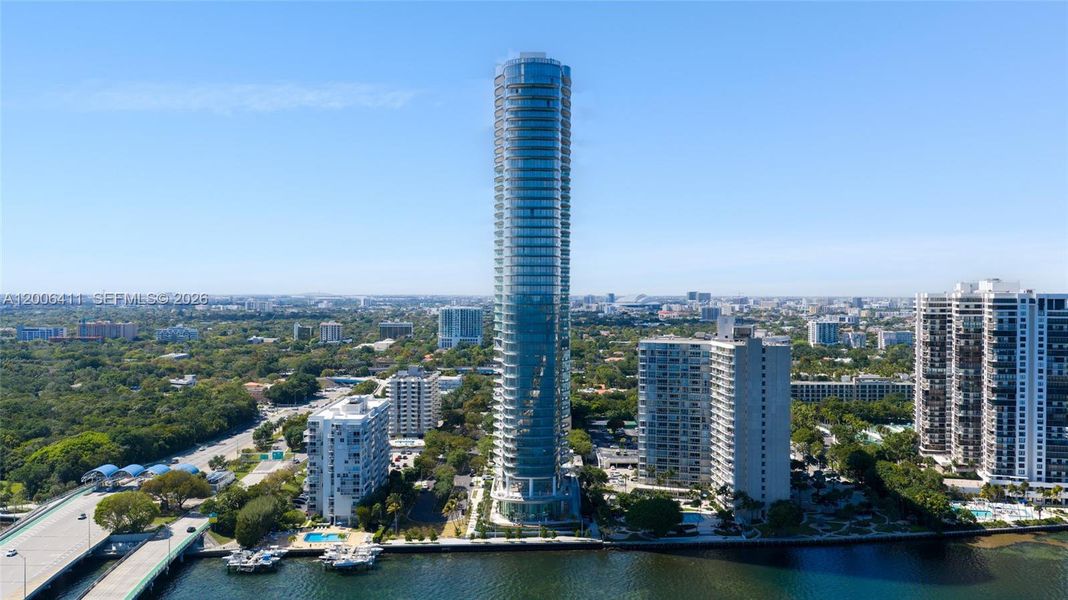 Condo located in Miami, FL showcasing its design and architecture (Image 37).