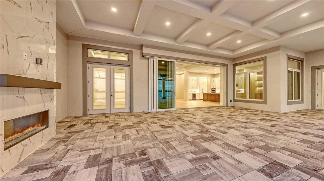 Spacious, unfurnished interior of a new home in , Sarasota (Image 21).