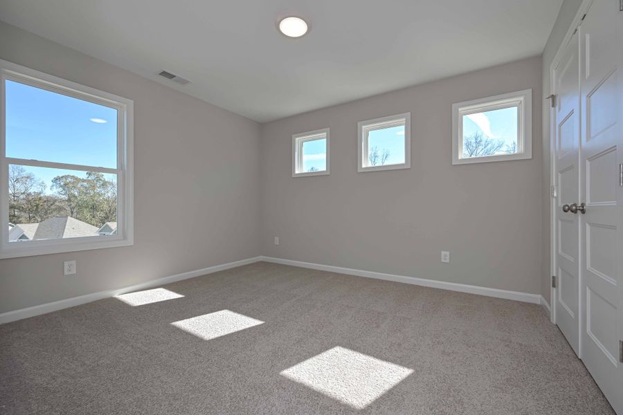 Spacious, unfurnished interior of a new home in Lake Shore, Temple (Image 21).