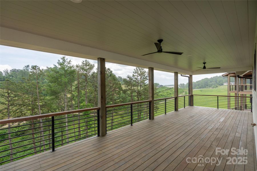 Upper level porch/ fan Upper level porch/ fan