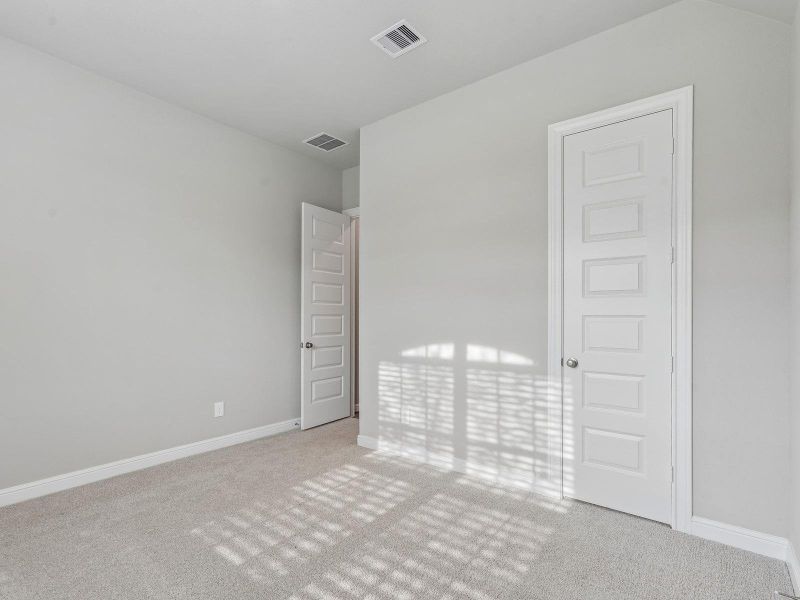 Spacious, unfurnished interior of a new home in Massey Oaks - Estate Series, Pearland (Image 23).
