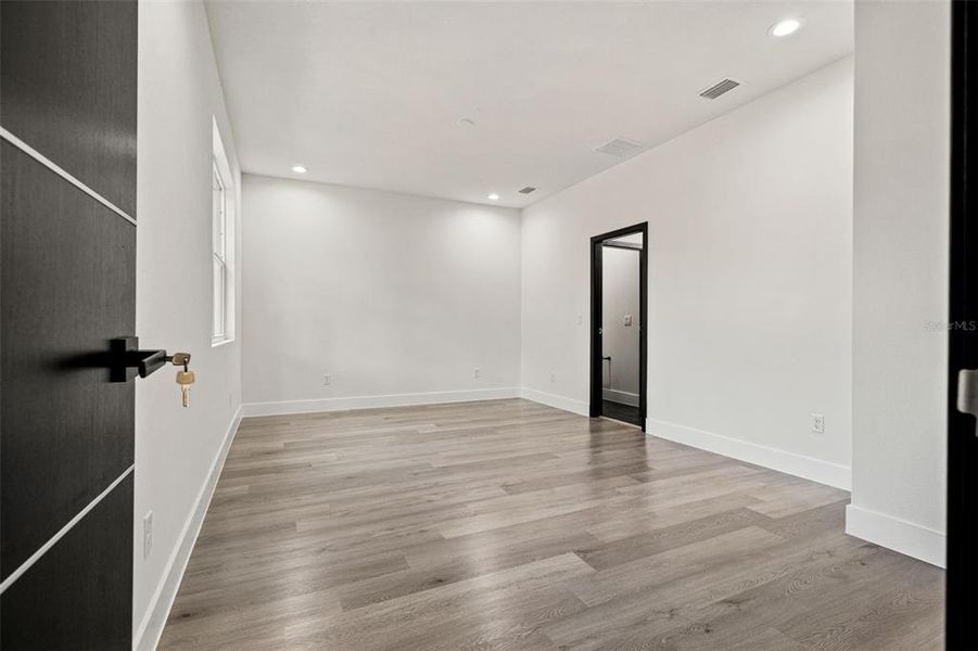 Spacious, unfurnished interior of a new home in , Dunnellon (Image 41).