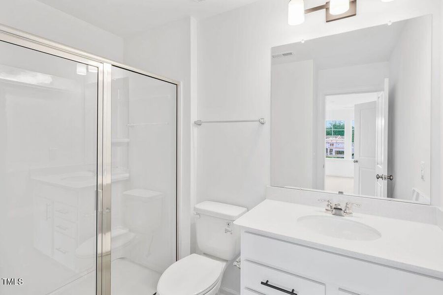 silverstone-bedford-lot-371-bathroom-03