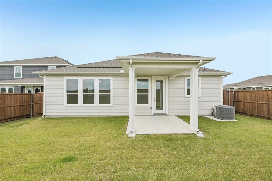 Exterior details and patio area of a home in Cottonwood Creek, Seagoville (Image 3).