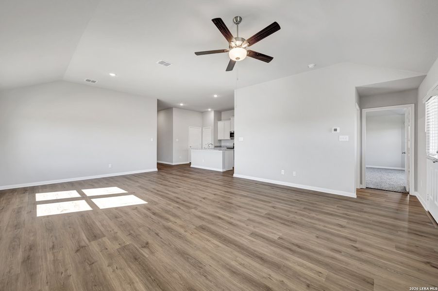 Spacious, unfurnished interior of a new home in Greenspoint Heights, Seguin (Image 32).
