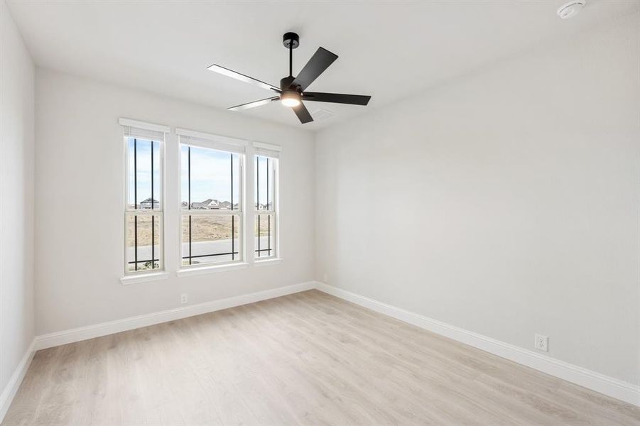 Spacious, unfurnished interior of a new home in Ridge Ranch Classic 60, Mesquite (Image 17).