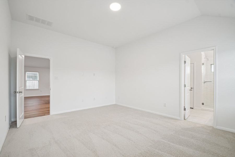 Spacious, unfurnished interior of a new home in Crosswinds, Kyle (Image 19).