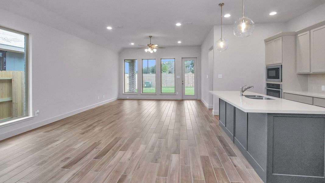 Spacious, unfurnished interior of a new home in Everly 45', Tomball (Image 13).