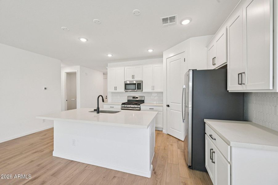 18-web-or-mls-W Buist Ave-S1001-018