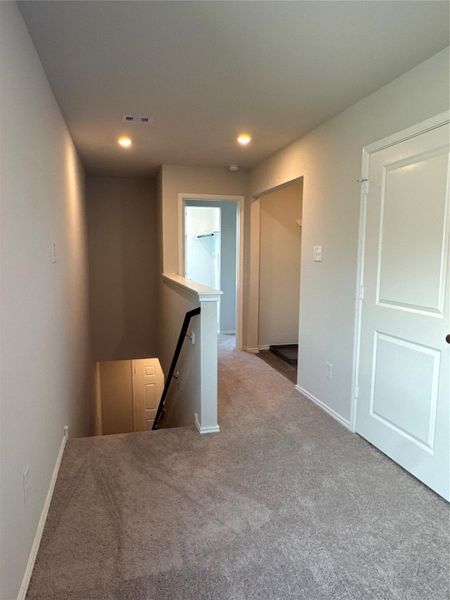 Spacious, unfurnished interior of a new home in Santa Fe, Cleveland (Image 13).