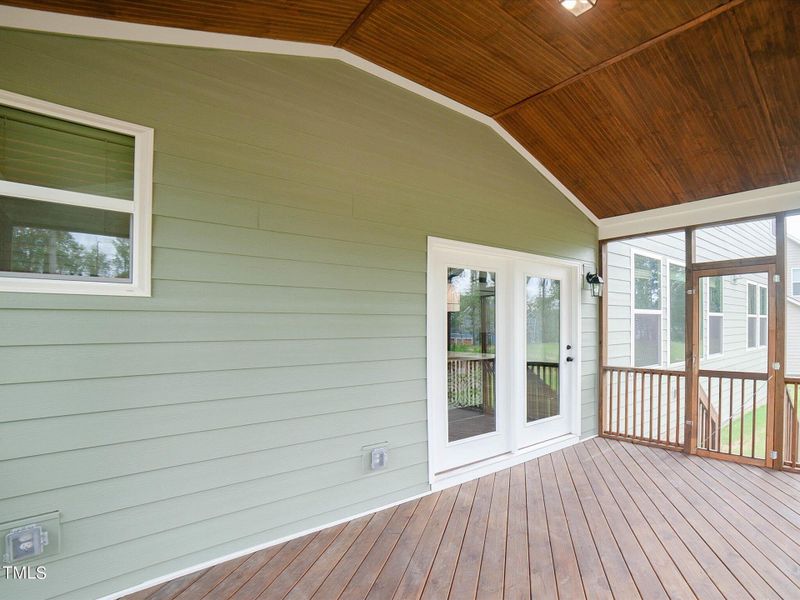 31-Screened Porch