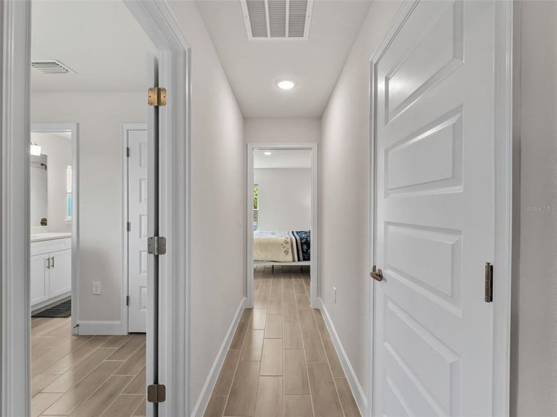 Spacious, unfurnished interior of a new home in Port Charlotte, Port Charlotte (Image 22).