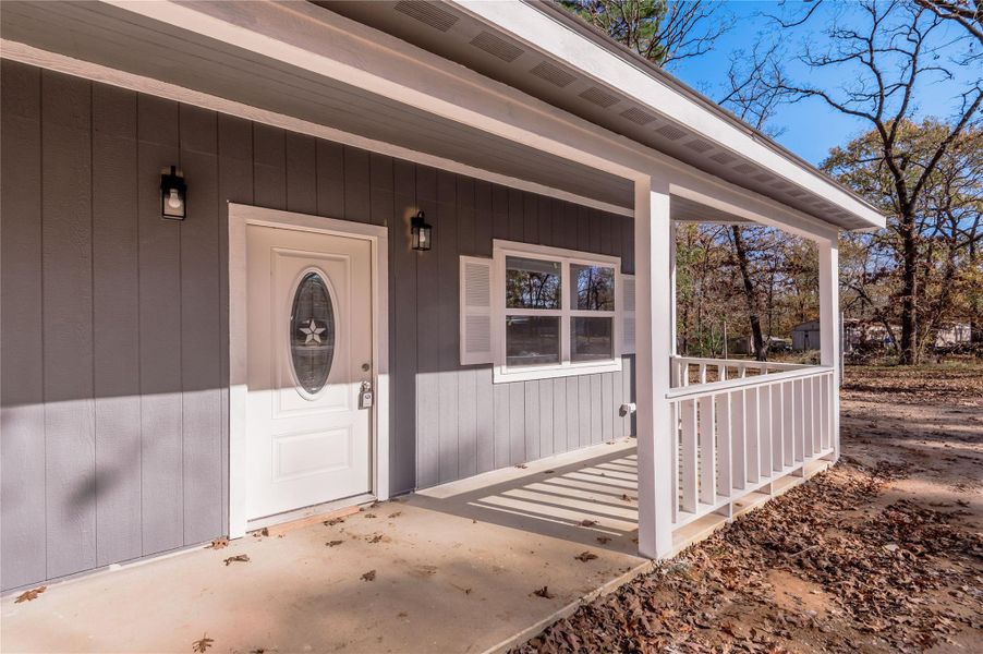 Exterior details and patio area of a home in , Huntsville (Image 21).