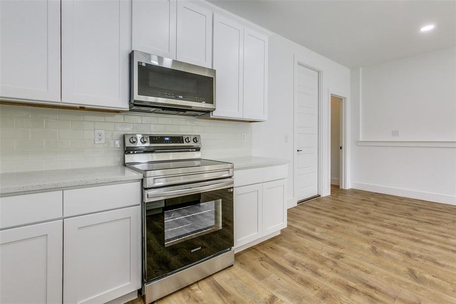 Furnished interior view inside a new home in , Dallas (Image 4).