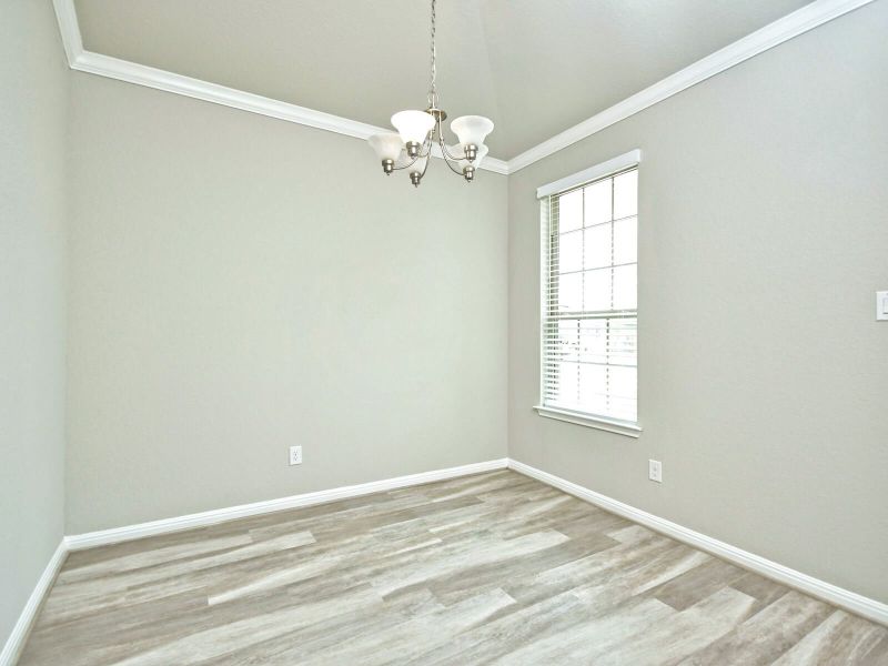 Spacious, unfurnished interior of a new home in Thomas Pond, San Antonio (Image 22).