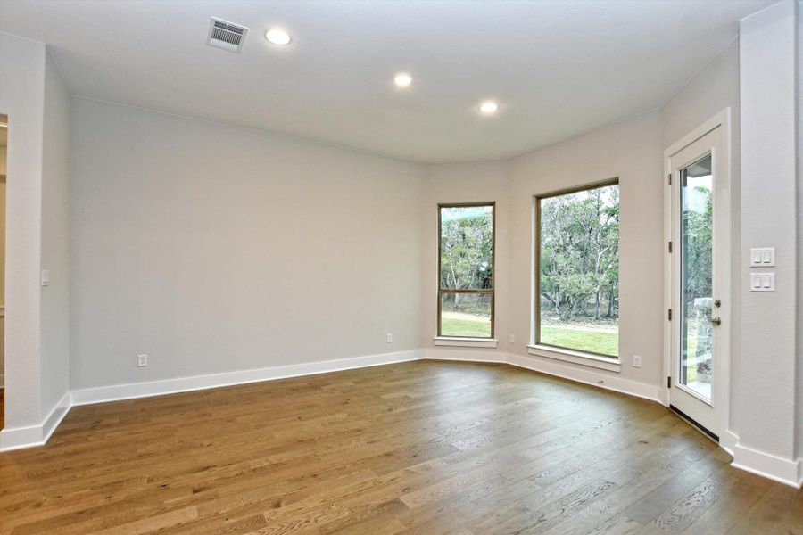 Spacious, unfurnished interior of a new home in The Hollows on Lake Travis, Leander (Image 18).