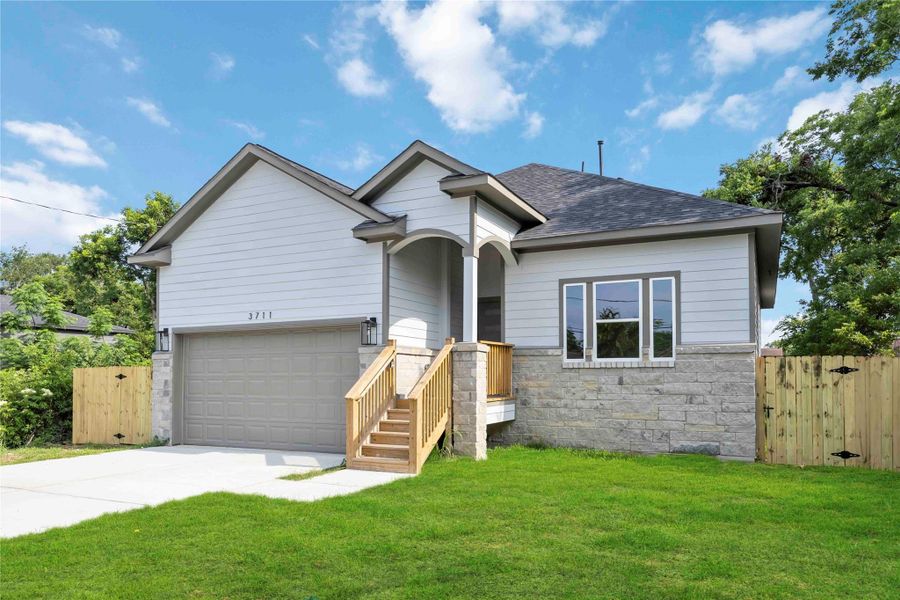 Beautiful new construction home on a large lot! Beautiful new construction home on a large lot!