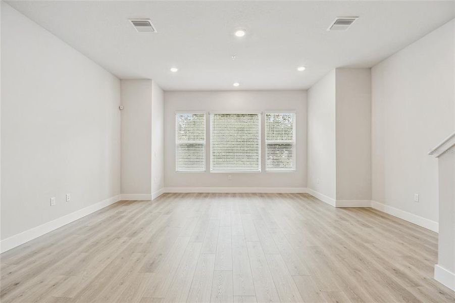 Spacious, unfurnished interior of a new home in Towns at Union, St. Petersburg (Image 36).