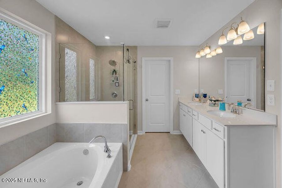 Furnished interior view inside a new home in Edinburgh Village, Jacksonville (Image 4). Furnished interior view inside a new home in Edinburgh Village, Jacksonville (Image 4).