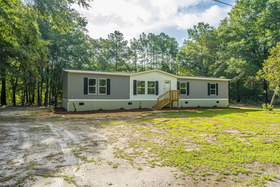 Exterior details and patio area of a home in , Walterboro (Image 27).