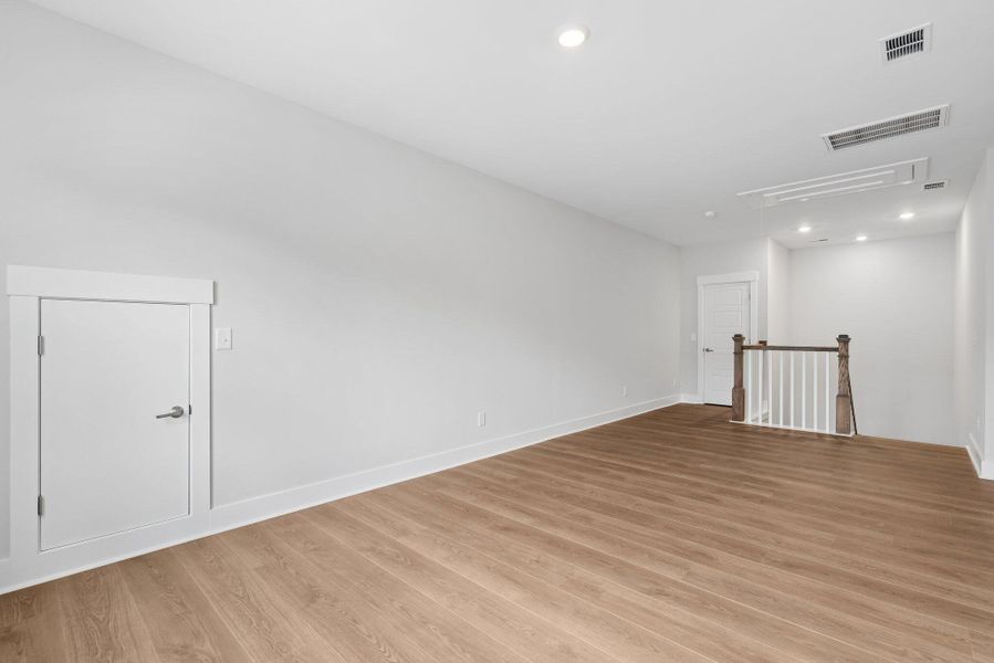 Spacious, unfurnished interior of a new home in Hidden Ponds Reserve, Awendaw (Image 22).