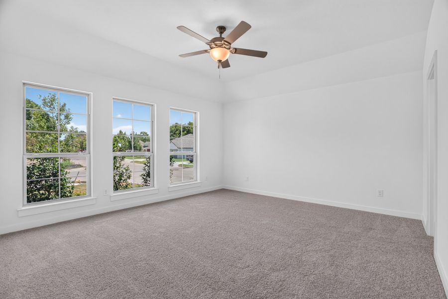 Spacious, unfurnished interior of a new home in Trail Creek, Cleburne (Image 45).