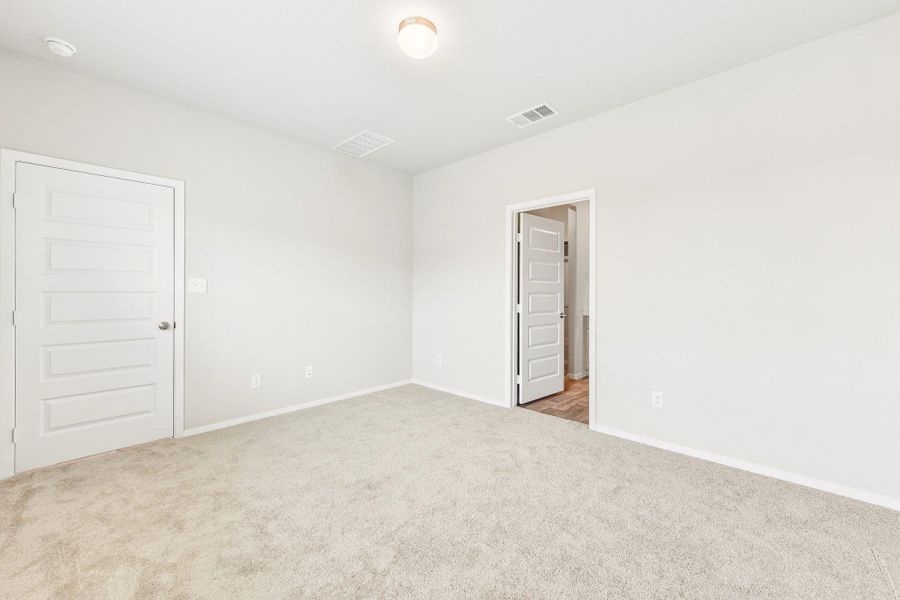 Spacious, unfurnished interior of a new home in Edgebrooke, Pflugerville (Image 21).