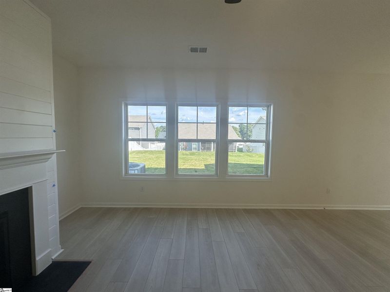 Spacious, unfurnished interior of a new home in Shiloh Trail, Wellford (Image 20).