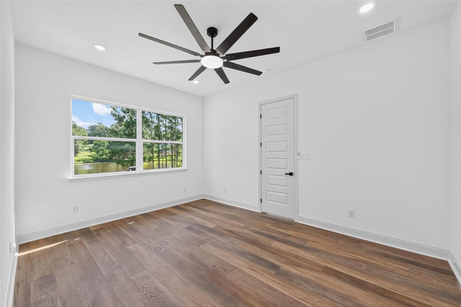 Spacious, unfurnished interior of a new home in , Huntsville (Image 30).