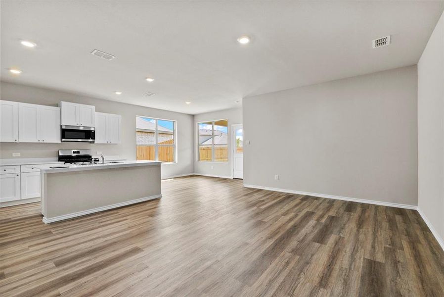 Spacious, unfurnished interior of a new home in Terra Trace, Fort Worth (Image 14). Spacious, unfurnished interior of a new home in Terra Trace, Fort Worth (Image 14).