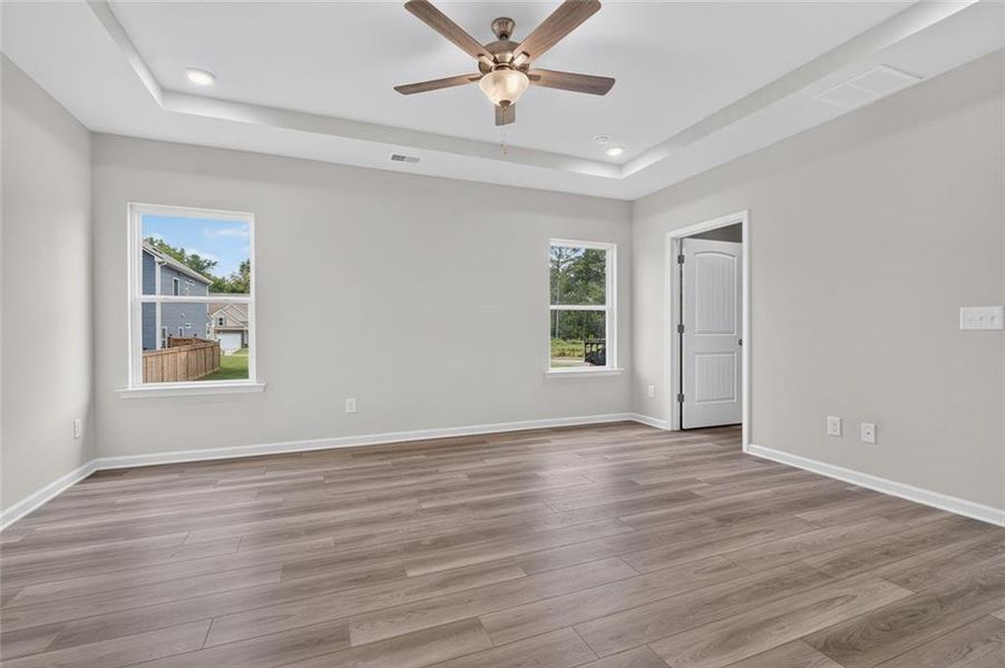Spacious, unfurnished interior of a new home in Sycamore Crest, Calhoun (Image 13).