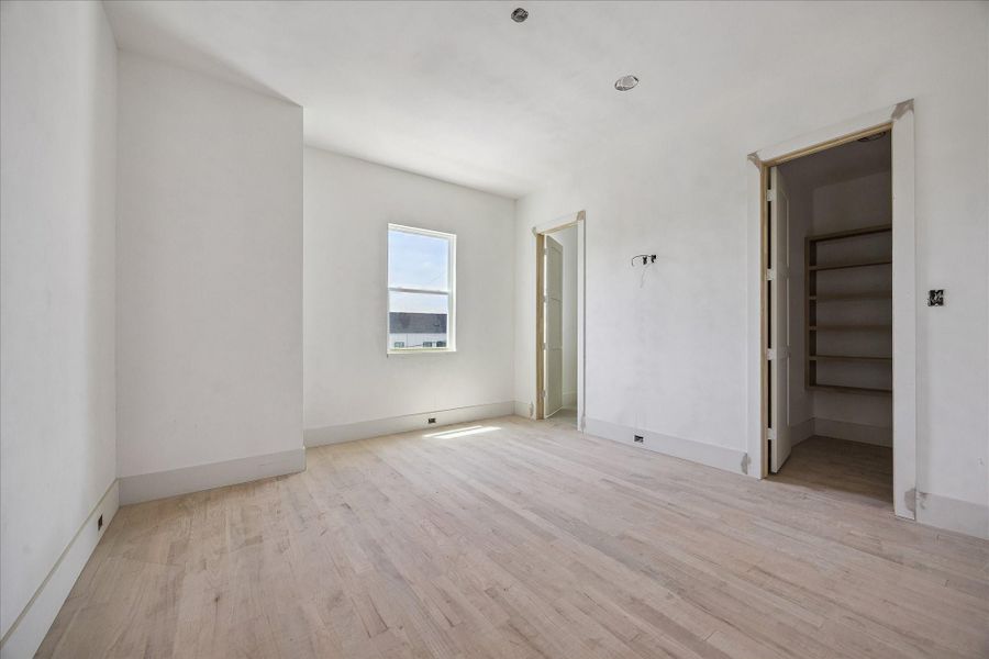 Spacious, unfurnished interior of a new home in , Houston (Image 17).