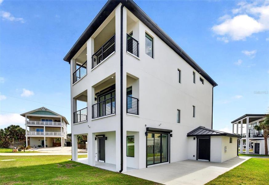 Exterior details and patio area of a home in , Flagler Beach (Image 29).