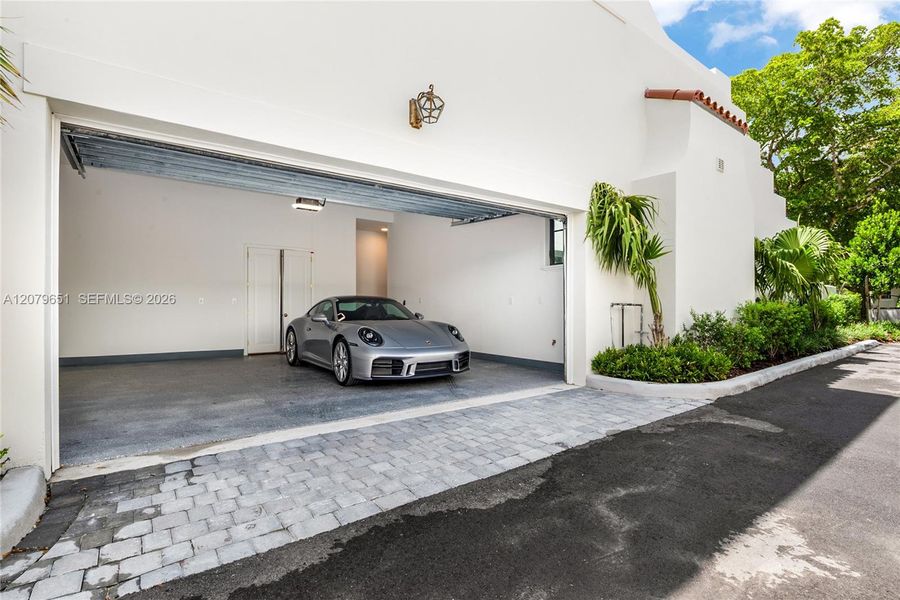 Exterior details and patio area of a home in , Coral Gables (Image 3).
