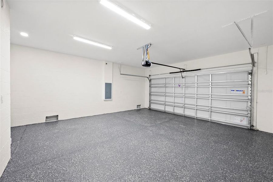 Spacious, unfurnished interior of a new home in , St. Petersburg (Image 32).