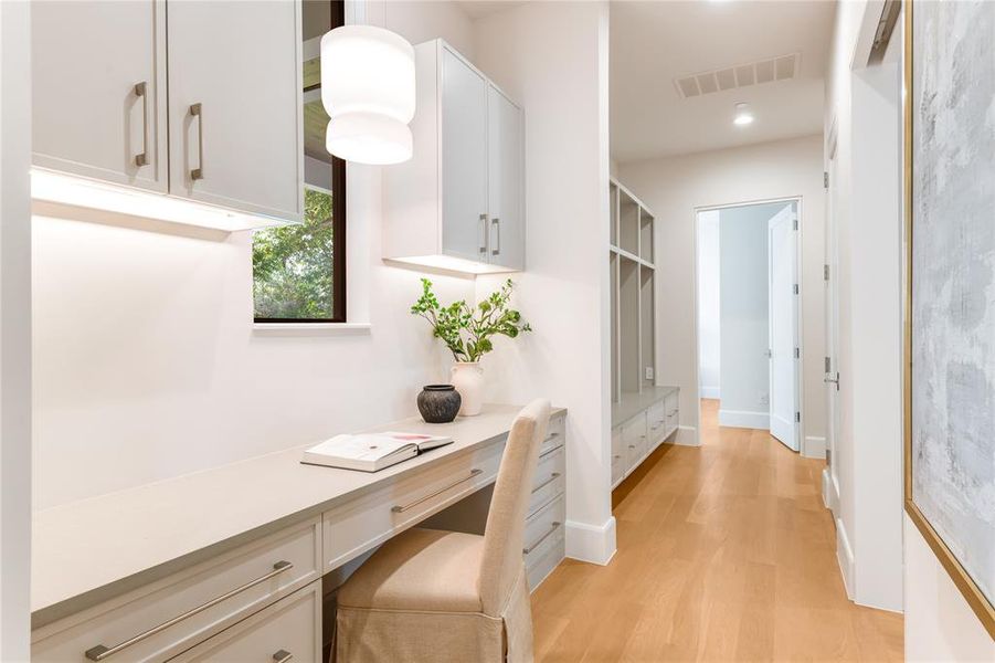 Furnished interior view inside a new home in , Dallas (Image 14). Furnished interior view inside a new home in , Dallas (Image 14).