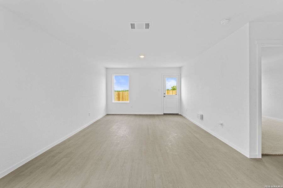 Spacious, unfurnished interior of a new home in Spring Grove, St. Hedwig (Image 22).