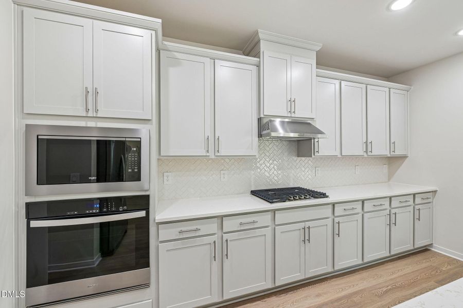 6 - Kitchen