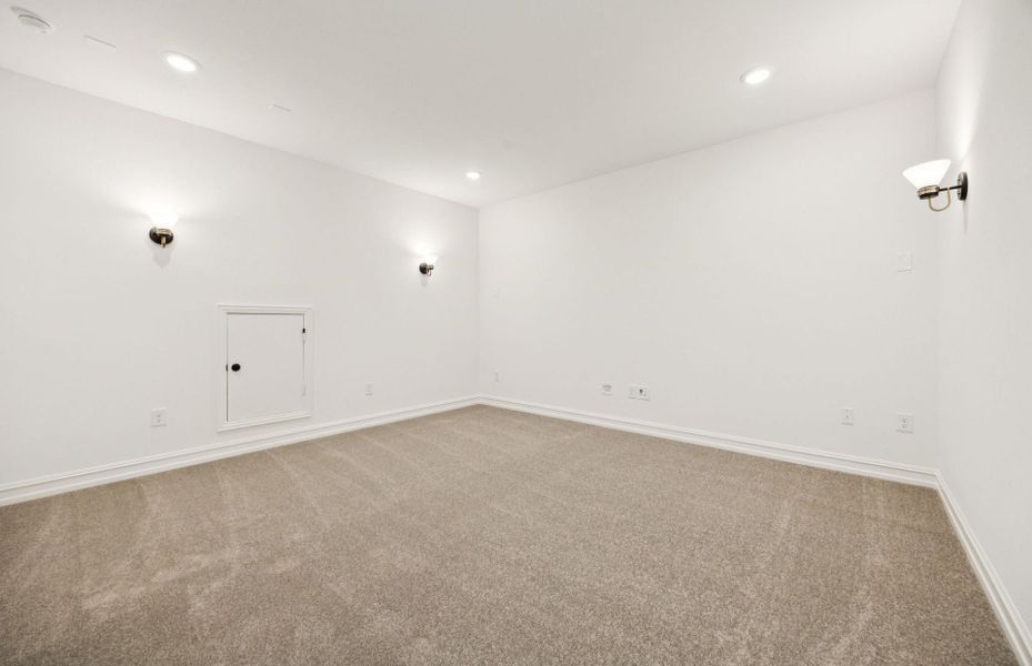 Representative unfurnished interior of a home built from the Ferris by Pulte Homes in Highland Lakes, McKinney (Image 19).