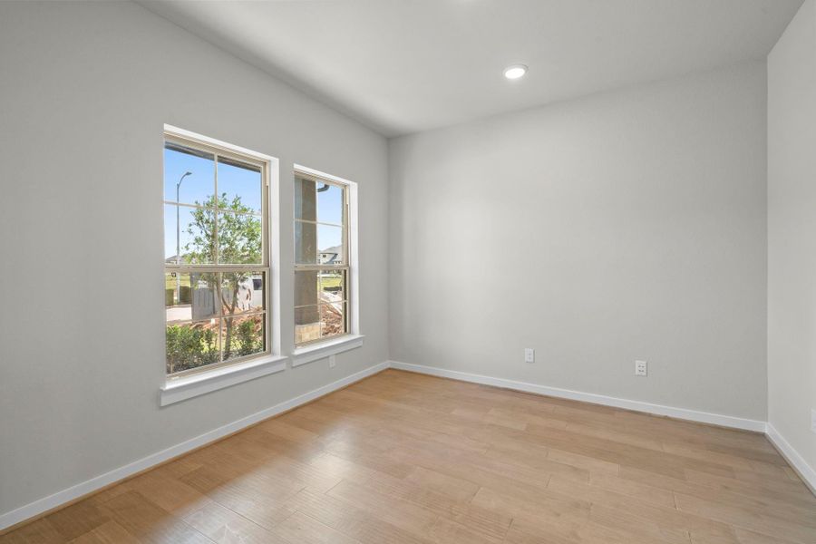 Spacious, unfurnished interior of a new home in Sienna 45', 50', Missouri City (Image 32).