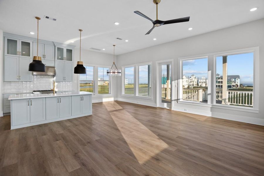 Spacious, unfurnished interior of a new home in , Galveston (Image 38).