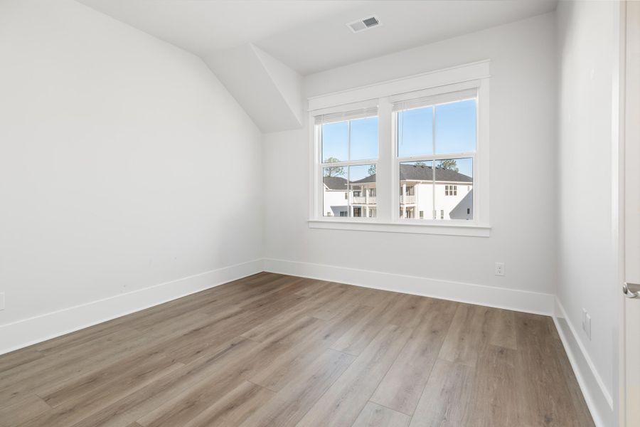 Spacious, unfurnished interior of a new home in Wando Village, Charleston (Image 26).