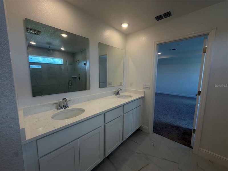 Furnished interior view inside a new home in Villa Pass, Mascotte (Image 9).